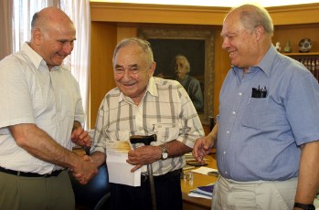 Baruch Kaplan is presented with his refund by University President Prof. Menachem Magidor (left) and University Rector Prof. Haim Rabinowitch (right). (Photo: Sasson Tiram)