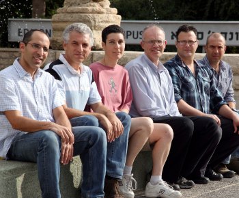 From front to back: Prof. Nathalie Balaban, Dr. Sebastian Kadener, Dr. Alex Binshtock, Prof. Yuval Dor, Prof. Orit Kedar, Dr. David Hay, Dr. Roie Yerushalmi, and Vice President for Research & Development Prof. Shy Arkin (Photo: Sasson Tiram)