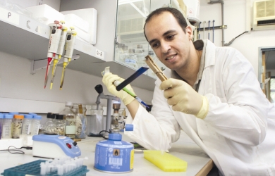 Prof. Oren Froy of the Hebrew Universitys Robert H. Smith Faculty of Agriculture, Food and Environment (Photo: Sasson Tiram)