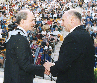 Prof. Roger D. Kornberg receiving his honorary doctorate at the Hebrew University in 2001. (Photo: Hezi Hojesta)